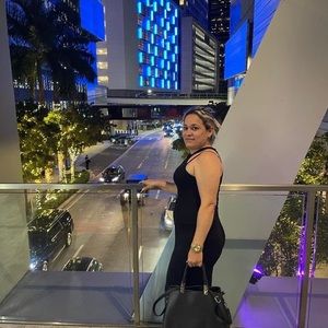 Meet your Posher, Idania